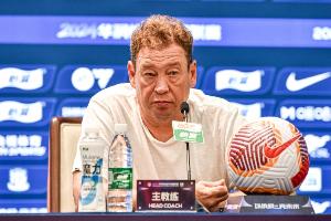 斯卢茨基：与蓉城的比赛成为分水岭，球队身陷困境但氛围仍非常好