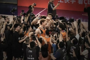 右侧腹内斜肌部分撕裂！王哲林：不论过程有多艰难 各位都别放弃